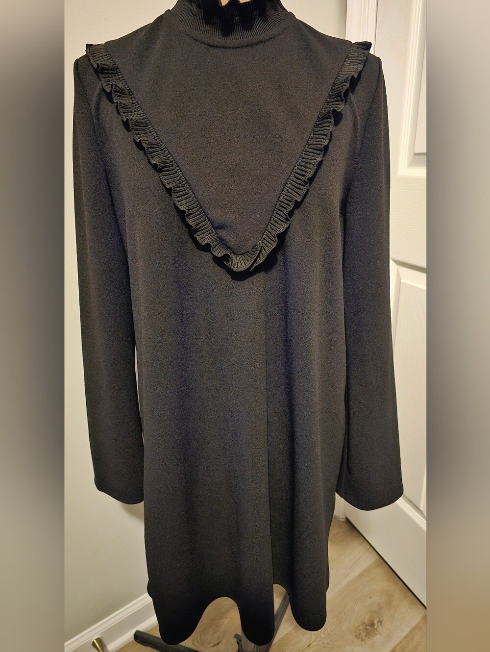 Zara NWOT Black Ruffle Mock Neck Shift Dress Sz L